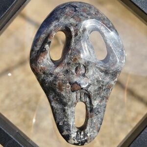 Scream Mask Carving-Yooperlite Crystal